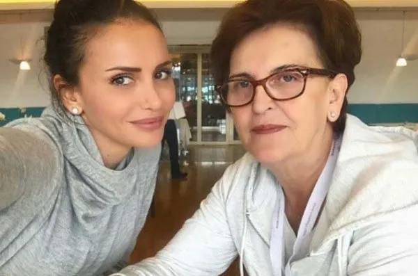 Ünlüler ve anneleri (Ayla Çelik )