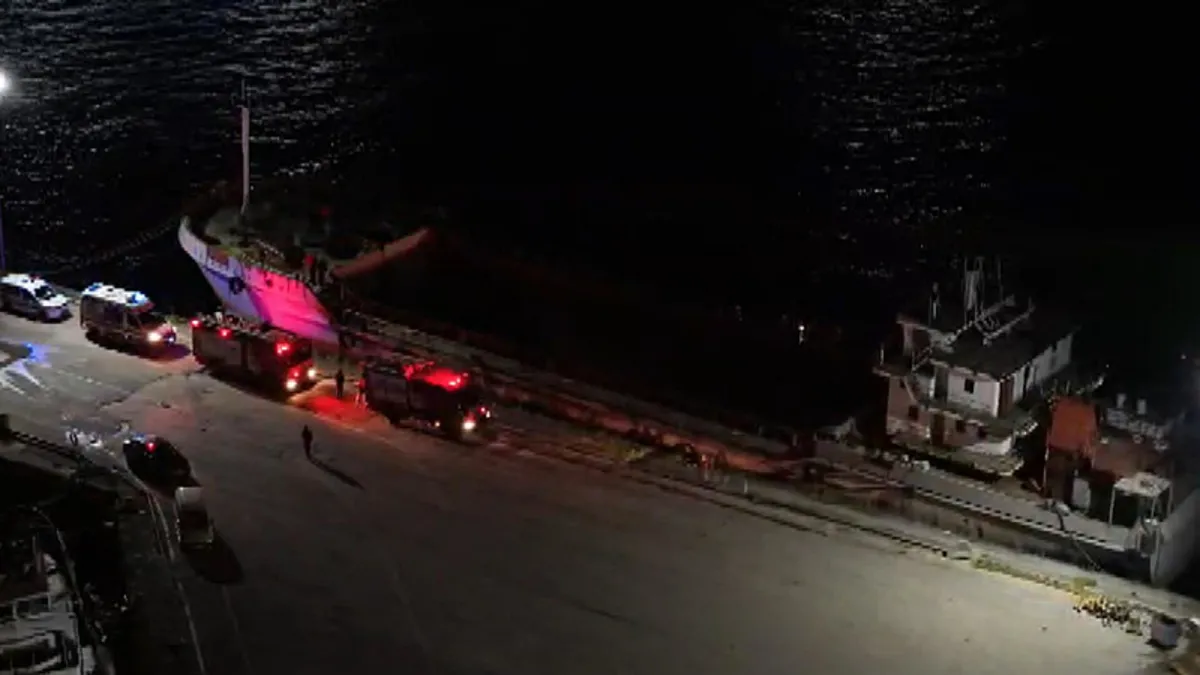 Üsküdar’da gemiye çarpan tekne battı: 5 kişi kurtarıldı! Üsküdar’da gemiye çarpan tekne battı: 5 kişi kurtarıldı!