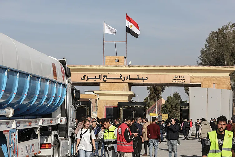 Ateşkesin ardından yardım tırları Gazze’de!