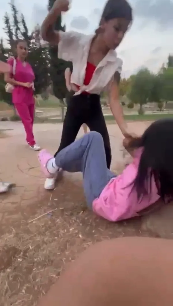 Darbedilen Genç Kız