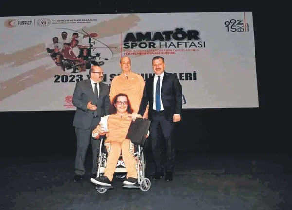 Azmin zaferi