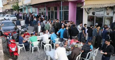 Şanlıurfa’da 30 yıldır süren geleneksel tirit ikramı: 5 bin kişiye tirit yemeği #sanliurfa