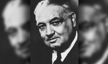 Yahya Kemal Beyatlı 135 yaşında!