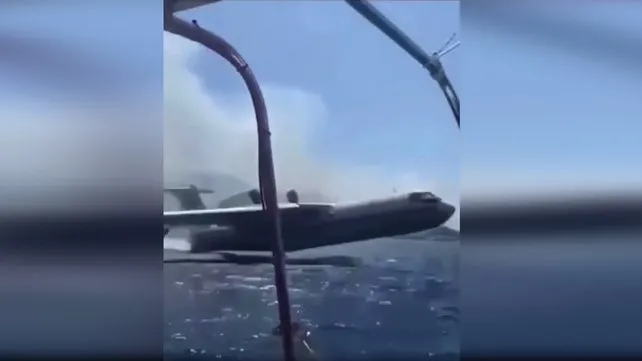 Marmaris'te yattaki tatilciler yangın söndürme uçağından rahatsız olup böyle tepki gösterdiler 