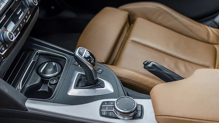 Son dakika: Lüks otoda büyük vurgun! Devleti böyle soydular