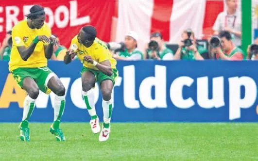 İlk adımını top görünce atan mucize adam Adebayor - 1