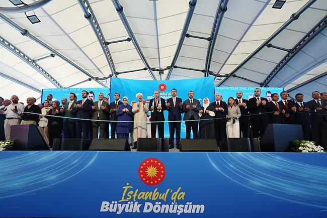 istanbulda-buyuk-donusum-baskan-erdogan-acikladi-destek-miktari-1-milyon-875-bin-tlye-yukseltildi-1750952292713.jpeg İstanbul'da büyük dönüşüm! Başkan Erdoğan açıkladı: Destek miktarı 1 milyon 875 bin TL'ye yükseltildi