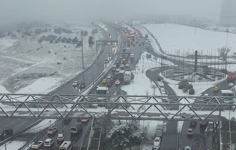 SON DAKİKA | Hissedilen sıcaklık -5 derece! İstanbul buz kesti: Kuvvetli kar yağışı için bu saatlere dikkat!