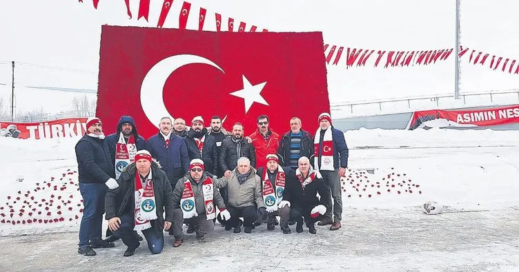 20 bin karanfilden türk bayrağı