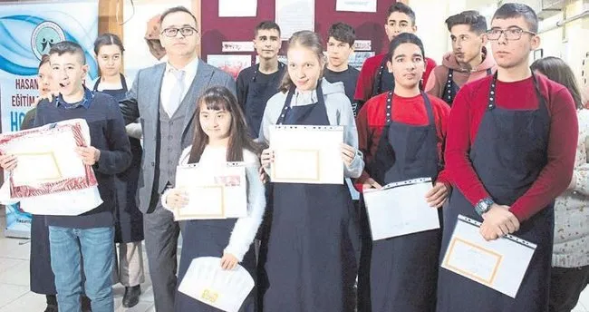 Izmir De 850 Bin Ogrenci Karne Aldi Egeli Sabah Haberleri