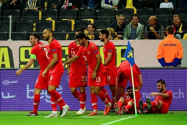 Erman Toroğlu: Lucescu'nun bu takıma verdiği bir halt yok