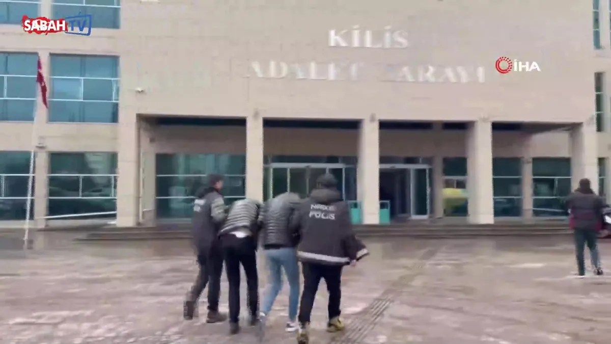 Kilis’te uyuşturucu operasyonu: 13 şüpheliden 7’si tutuklandı | Video videosunu izle Kilis’te uyuşturucu operasyonu: 13 şüpheliden 7’si tutuklandı | Video videosunu izle