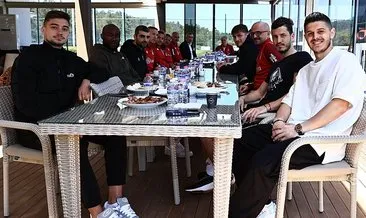 Samet Aybaba, futbolcularla yemekte bir araya geldi