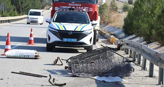 Hurda yüklü araç hurdaya döndü