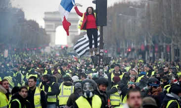 Paris’te sarı yeleklilere eylem yasağı