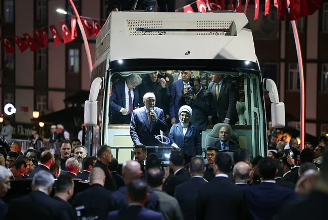 son-dakika-baskan-erdogan-baba-ocagi-guneysuda-onumuzdeki-secimleri-basariyla-atlatacagiz-1789071539533.jpeg SON DAKİKA | Başkan Erdoğan baba ocağı Güneysu'da: Önümüzdeki seçimleri başarıyla atlatacağız