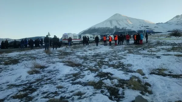 son-dakika-haberi-kayseride-ogrencileri-tasiyan-midibus-kaza-yapti-olu-ve-yaralilar-var-1641391608447.jpg