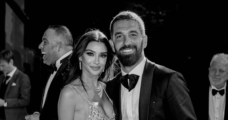 Arda Turan’dan eşi Aslıhan Doğan Turan’a romantik...