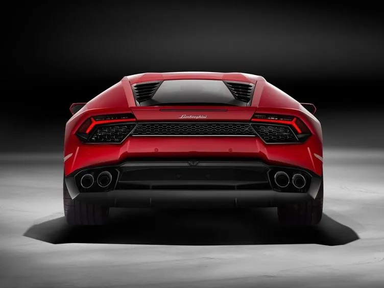 Arkadan itişli Lamborghini Huracan