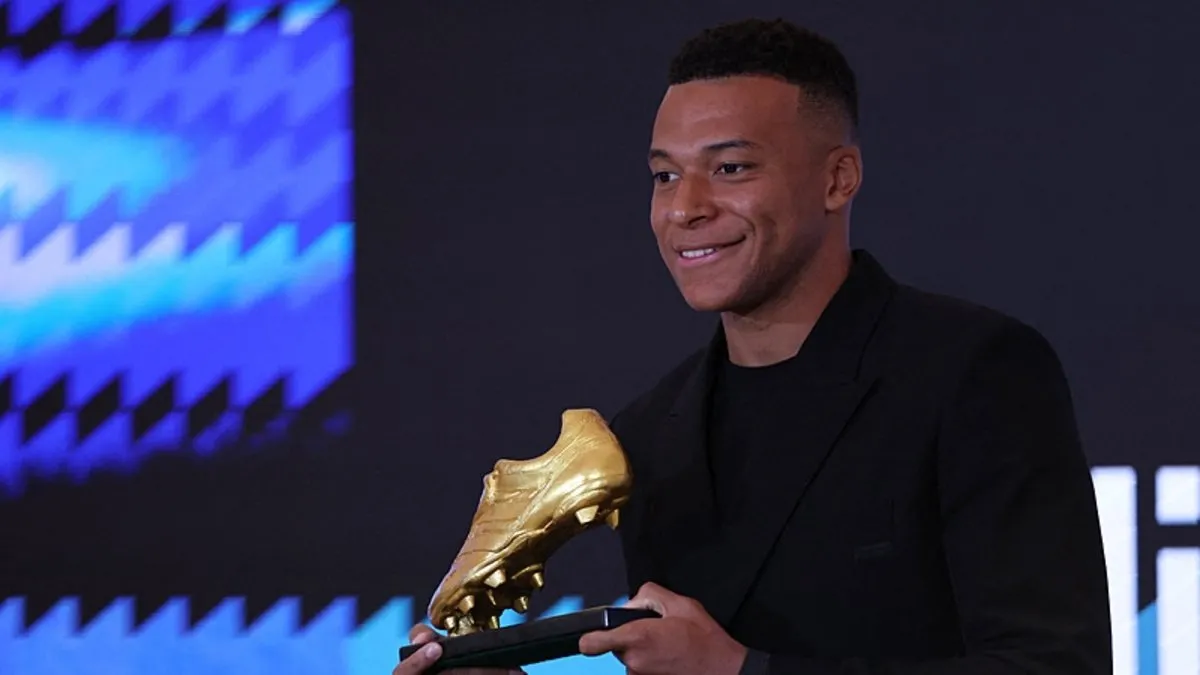 Mbappe, “Avrupa Altın Ayakkabı” ödülünü aldı Mbappe, “Avrupa Altın Ayakkabı” ödülünü aldı