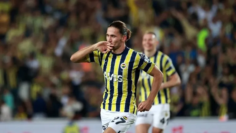 Son dakika Fenerbahçe transfer haberi: Kanarya'da şok ayrılık! İsmail Kartal 3 ismin biletini kesti...