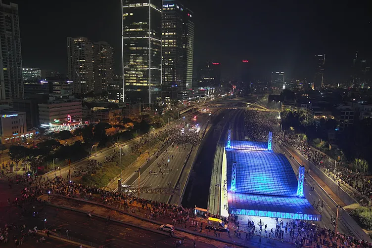 İsrail’de şok karar sonrası ortalık karıştı: Netanyahu’nun istifası isteniyor