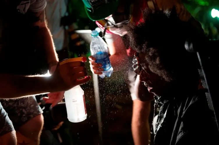 ABD'de öfke kaosa döndü| Washington'da sokağa çıkma yasağı ilan edildi! George Floyd'un öldürülmesinin ardından başlayan protestolarda son dakika gelişmeler...