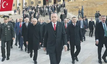 Devletin zirvesi ATA’nın huzurunda