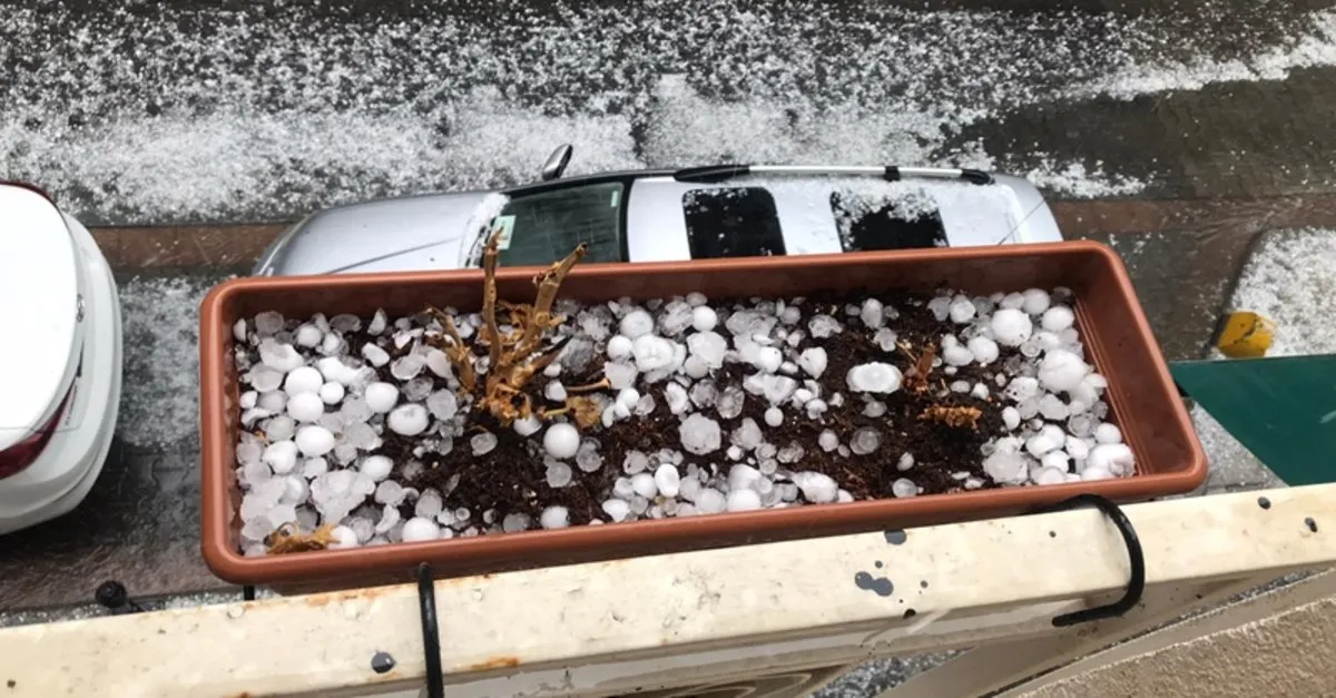 bugun istanbul a dolu yagacak mi meteoroloji istanbul dolu uyarisi yapti mi bugun istanbul da dolu yagisi bekleniyor mu meteoroloji den dolu ile ilgili son bilgiler son dakika yasam haberleri