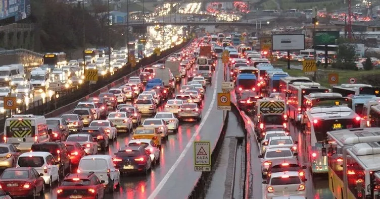 İstanbul’da trafik yoğunluğu yaşanıyor
