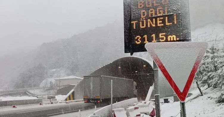 Bolu Dağı’nda yoğun kar yağışı! İşte Bolu Dağı Tüneli’ndeki son durum!