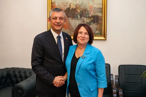 yeni-partiden-istifa-eden-karaburun-belediye-baskani-ikay-girgin-erdogan-onurumu-korumayi-sectim-1793107170459.jpg