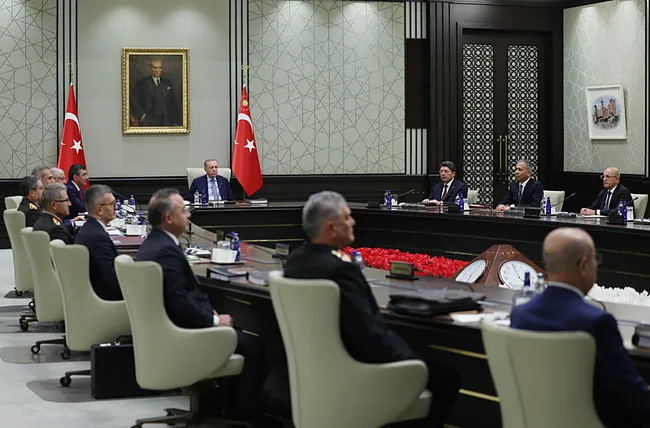 son-dakika-kritik-mgk-toplantisinin-ardindan-yazili-aciklama-yapildi-1759249051345.jpeg Son dakika! Kritik MGK toplantısının ardından yazılı açıklama yapıldı: Terör duvarı tamamen yıkılacak