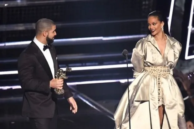 Rihanna ile Drake ayrıldı