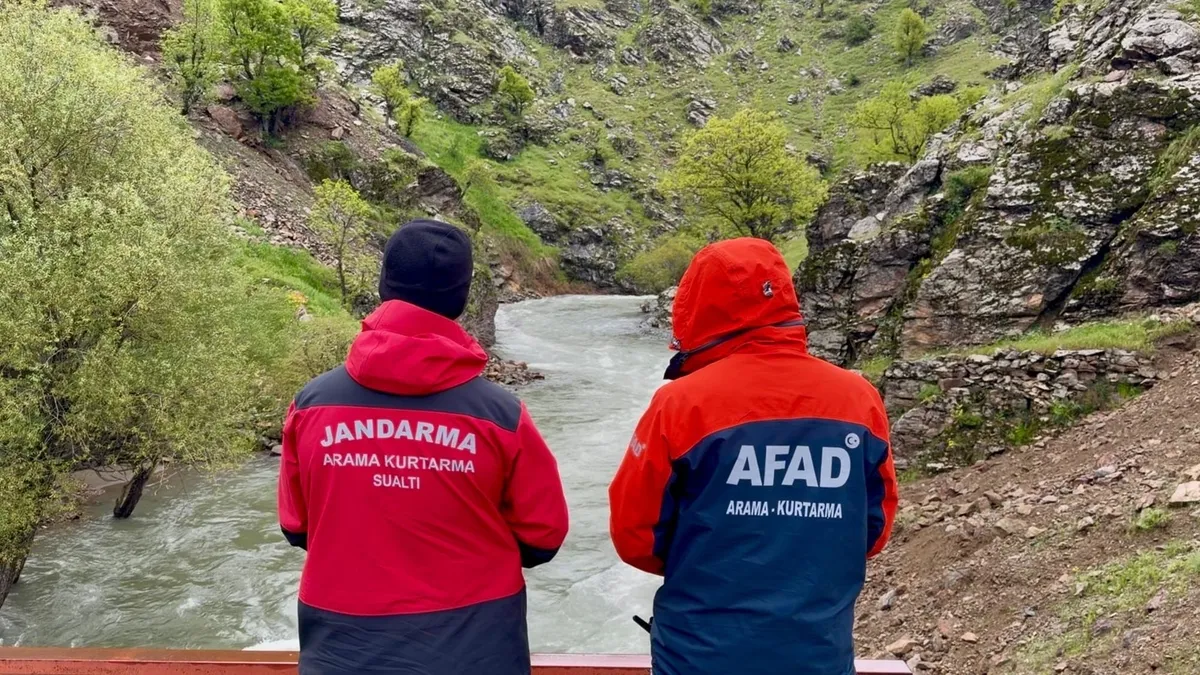 Muş’ta dereye düşmüştü: Gülsima’dan bir iz bulunamadı! Muş’ta dereye düşmüştü: Gülsima’dan bir iz bulunamadı!