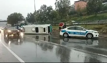 Yer İzmir: Minibüs devrildi sürücü yaralandı! #izmir