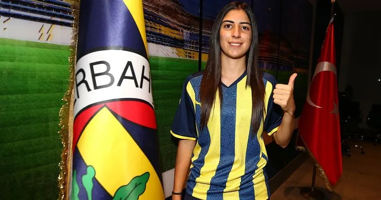 Neslihan Aktaş Fenerbahçe’ye imza attı