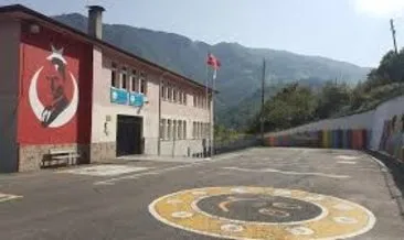 Trabzon’da bir okul çatlaklar nedeniyle boşaltıldı