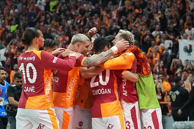 galatasaraydan-var-tepkisi-kirmizi-kart-ve-penalti-pozisyonu-1763843264357.jpg