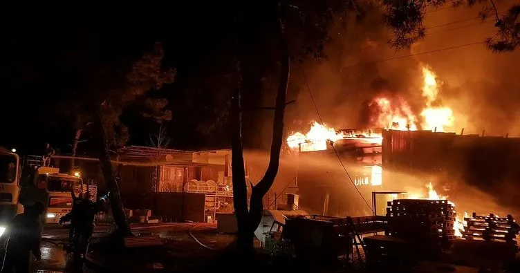 Antalya’da yangın: İki iş yeri kullanılamaz hale geldi