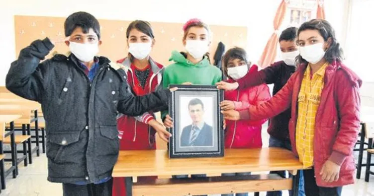 Necmettin öğretmene asker selamı