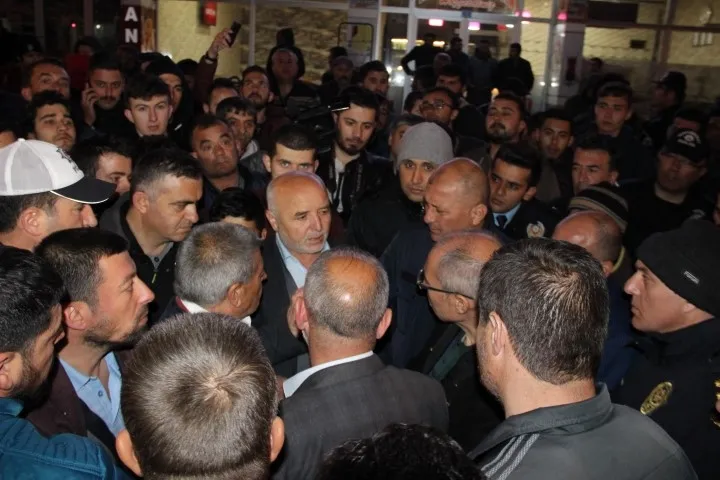 Ölümlü kazanın olduğu yerde bir kaza daha oldu! Vatandaş isyan etti!