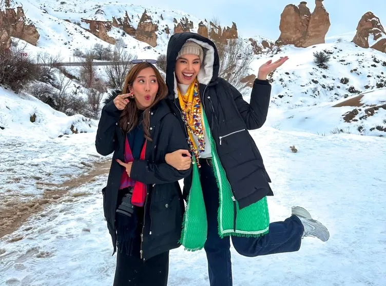 Nişanlısından ayrıldı, soluğu Türkiye'de aldı! Kainat Güzeli bakın aşk acısına çareyi nasıl buldu...