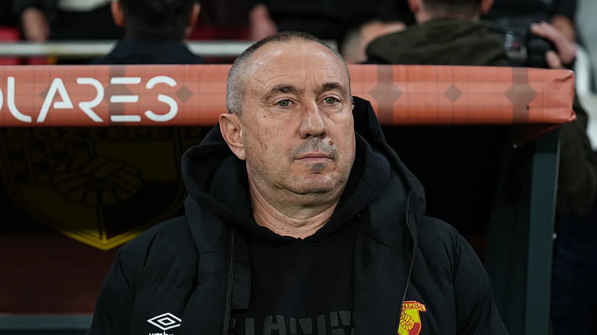 Stanimir Stoilov: “İki oyuncumuzun cezalı duruma düşmesi üzücü” Stanimir Stoilov: “İki oyuncumuzun cezalı duruma düşmesi üzücü”