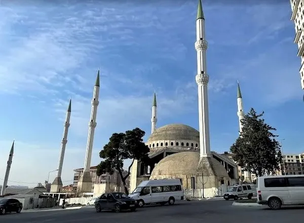 temeli-atilip-yarim-kalan-5-minareli-yildiz-camii-yil-sonunda-ibadete-aciliyor-1745932092738.jpg