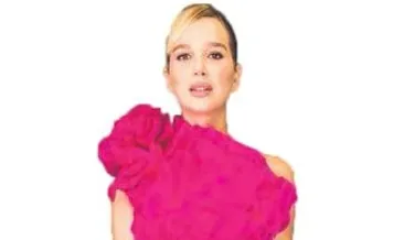 Hayır için yine dolabını boşalttı