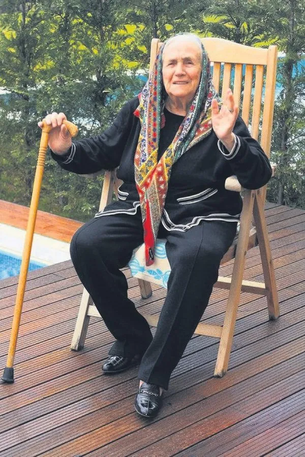 ‘Sana taş atana sen ekmek vereceksin’