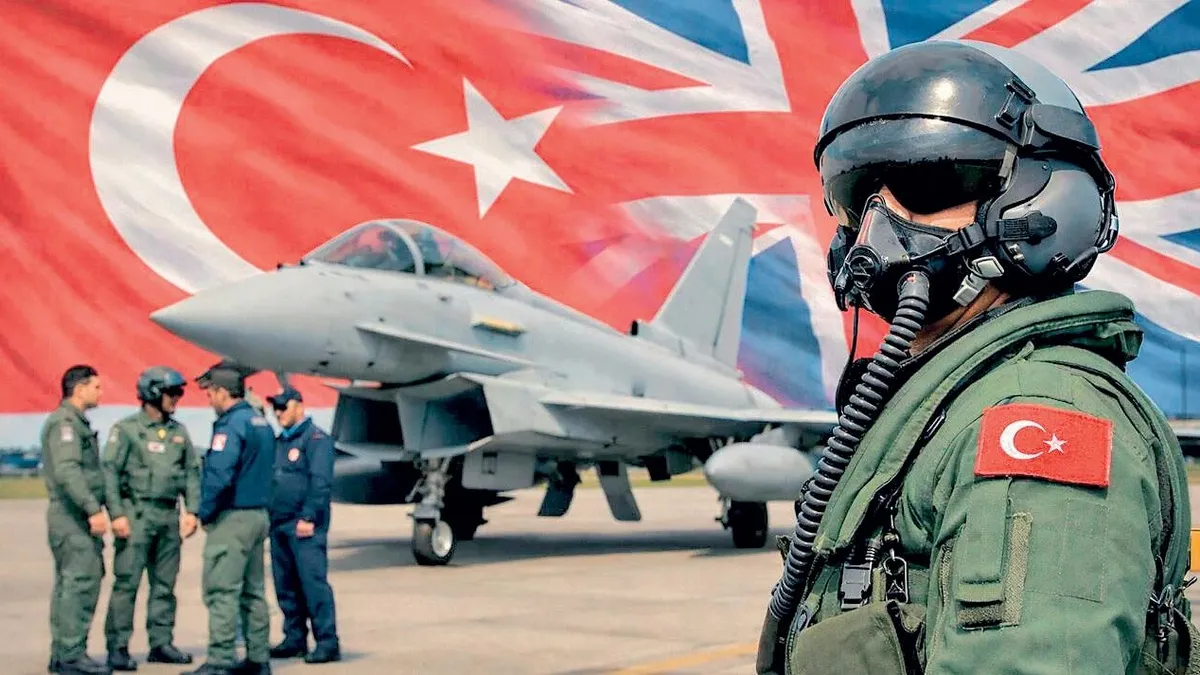 Eurofighter Typhoon savaş uçağı havada uçarken