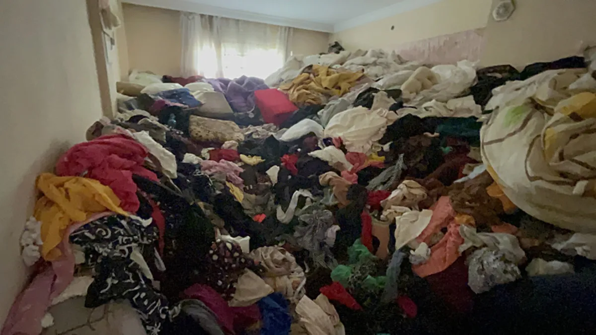 Tekirdağ’da yaşlı kadının acı sonu: İstiflediği giysi yığınlarının arasında ölü bulundu! Tekirdağ’da yaşlı kadının acı sonu: İstiflediği giysi yığınlarının arasında ölü bulundu!