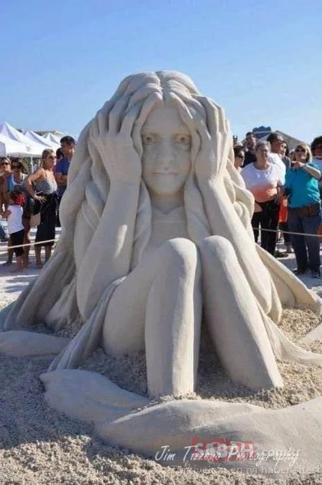 Kumdan heykeller sosyal medyayı salladı